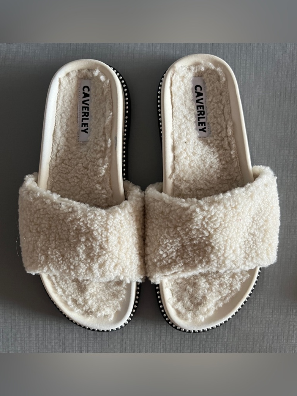 Caverley sheepskin slides feature a plush, upper and studded sole detail size 8